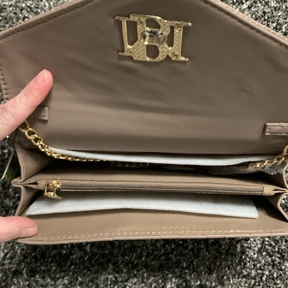 Badgley Mischka Quilted Crossbody Bag - Picture 10 of 12